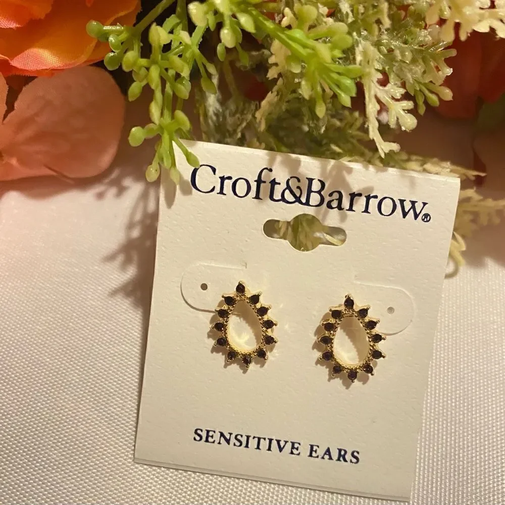 💥Croft&Barrow Gold Tone Tear Drop Dark red Crystal Stud Earrings 🎁